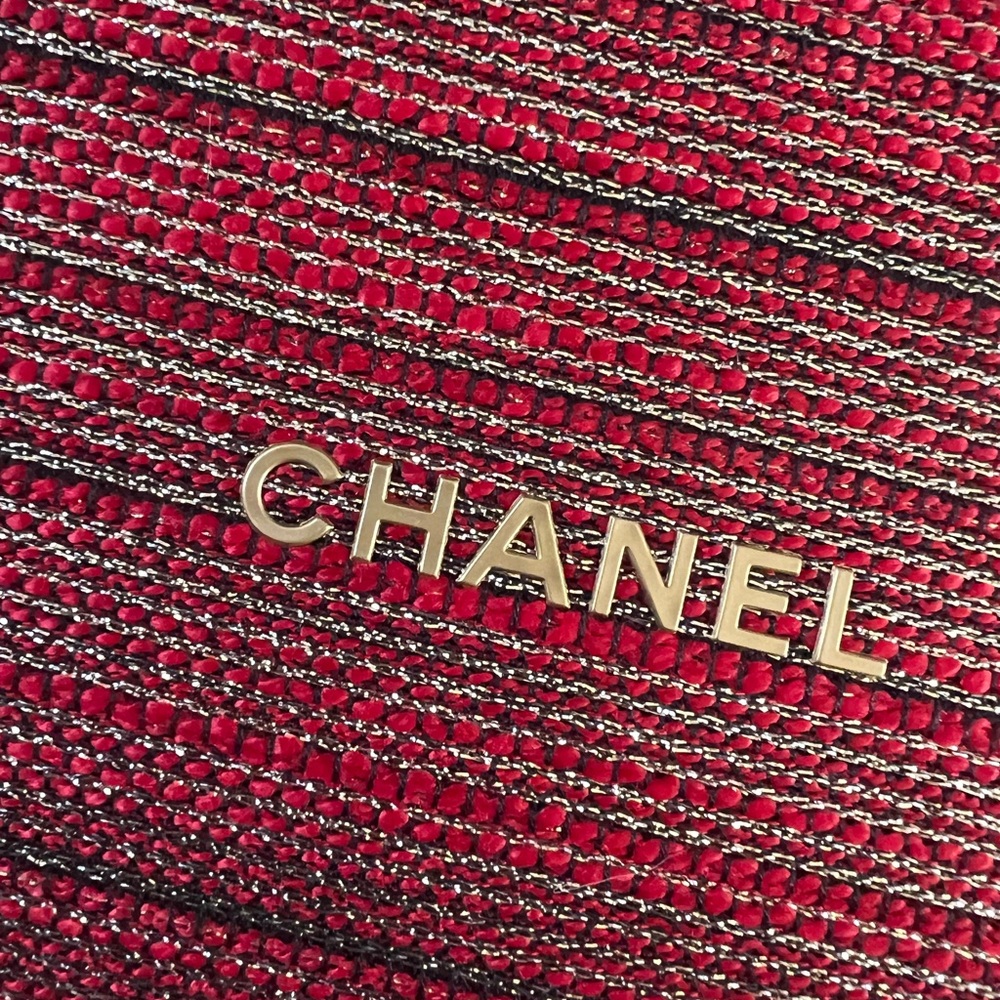 Brand new CHANEL 2022 Holiday Cosmetic Bag - Picture 4 of 6
